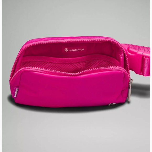 NWT SONIC PINK AND WHITE LULULEMON BELT BAG - Picture 4 of 5